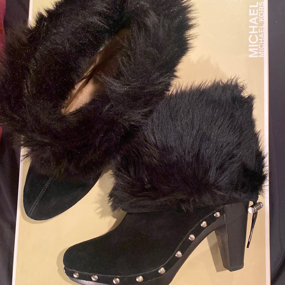 Black Michael Kors suede and faux fur boots. Worn once with box